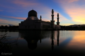 Gambar hiasan. Masjid Bandaraya Kota Kinabalu.